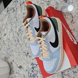 Nike Youth Sneakers Size 6